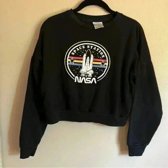 NASA space station sweater - Picture 2 of 3
